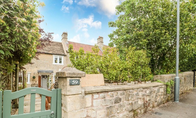 Bathford Cottage | SAND FAIRY COTTAGE, pet friendly, character holiday cottage in Bath