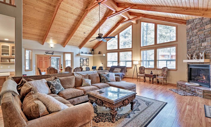 Munds Park Cabin | Sand Volleyball & Deck: Munds Park Getaway!