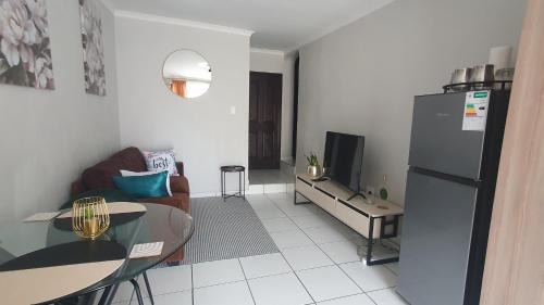 Edenvale House | Sandalion Cottage near OR Tambo Airport & Greenstone