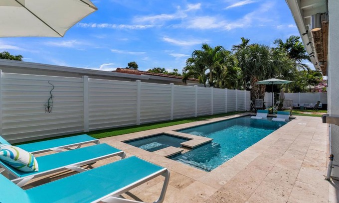 Wilton Manors House | Sandcastles & Sunshine at Towering Palms of Wilton Manors residence