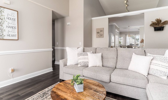 Greenville House | Sandee’s Shanty - Spacious 3 bedroom 2 Bath home with room for 6