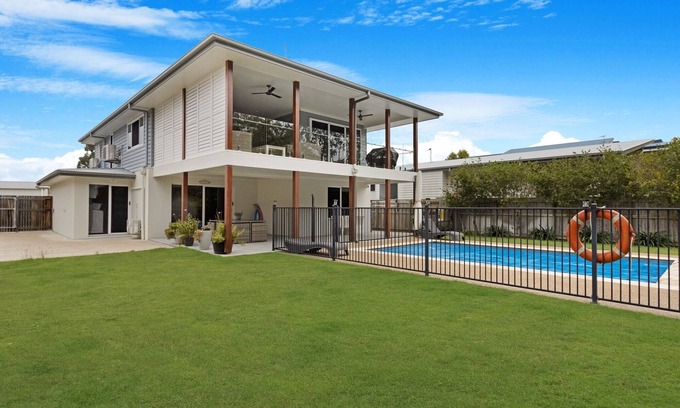 Toogoom House | Sandie’s at the Beach - 4 Bed Retreat with Pool