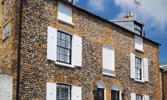 Broadstairs Cottage | Sandpiper Cottage By The Sea. 2 Minutes walk from the beach!