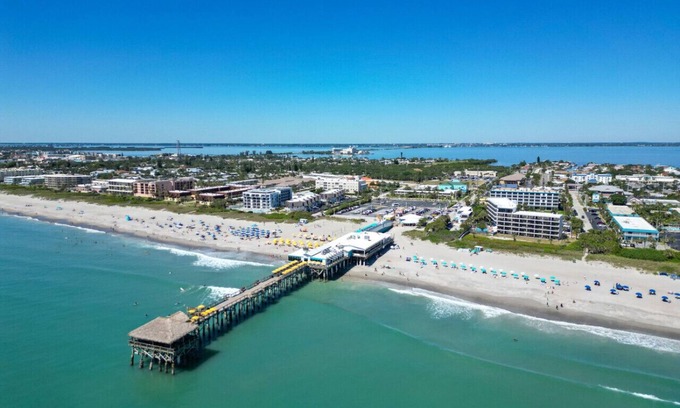 Cocoa Isles Apartment | Sandpiper Retreat | Pool | Jacuzzi | Game Room