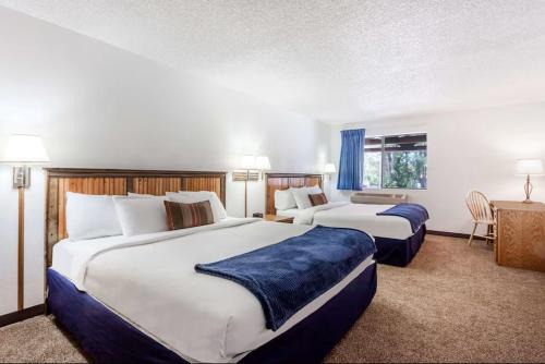 Ponderay Hotel | Sandpoint Inn