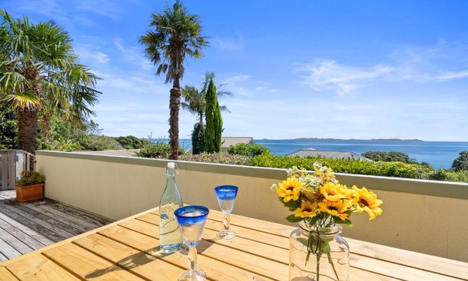 Coopers Beach House | Sandy Beach House - Coopers Beach Holiday Home