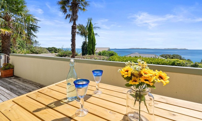 Coopers Beach House | SANDY BEACH HOUSE - COOPERS BEACH HOLIDAY HOME in Coopers Beach
