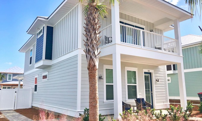 Silver Sands Beach House | Sandy Feet Retreat~Vacation home w/heated pool~Sleeps 12~Steps to beach access!