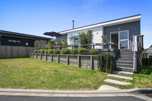 Waihi Beach House | Sandy Serenity
