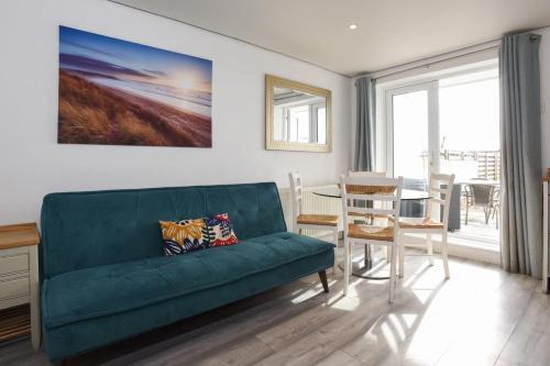 South Hayling Apartment | Sandy Shores - Beachfront Apartment - Sleeps 3