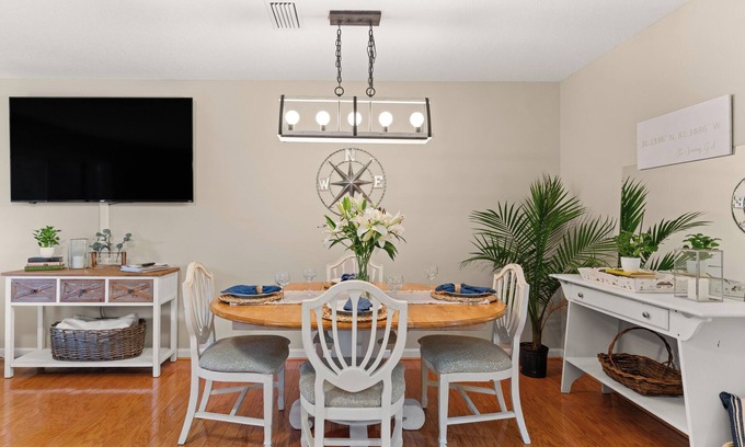 Demere Park Condo | Sandy Tails - 5 bedrooms/2 min to beach!