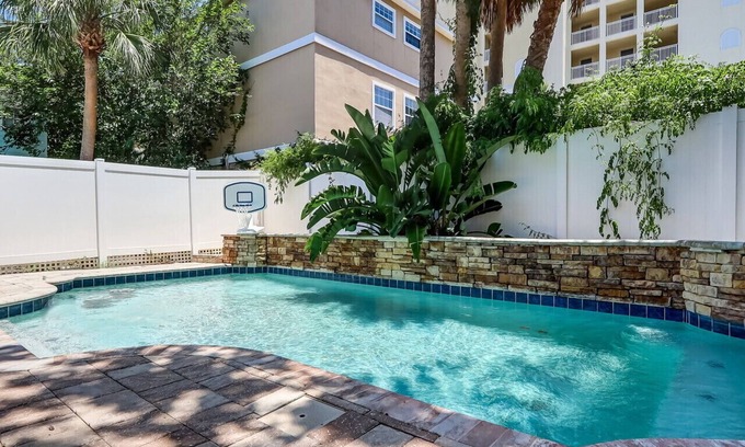 Jacksonville Beach House | Sandy Toes & Poolside Vibes - 2/2 POOL Home Jax Beach