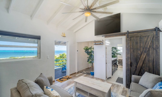 Cockburn Town Cottage | Santa Clara Cottage @ The Lookout > Beachfront w/AC