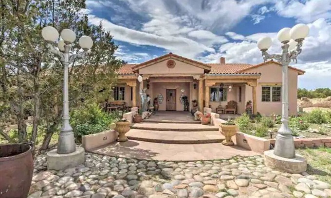 West Alameda House | Santa Fe's Hidden Gem