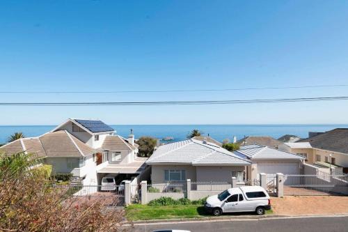 Camps Bay Apartment | Sante Fe' Cottage Private 2-Bed Escape, Camps Bay