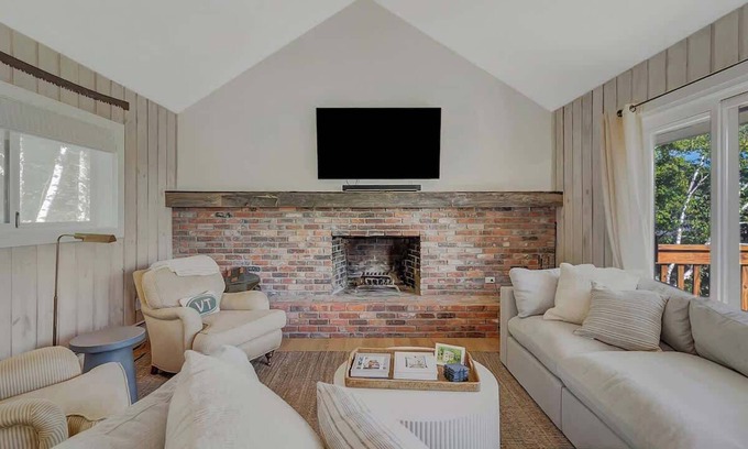 Bromley Mountain House | Sap House Hideaway | Walk to Bromley Mt w/Hot Tub