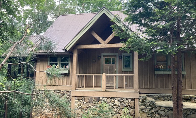 Wiley Cottage | Sapphire - A Lovely Cottage in the Woods with Mountain Scenery