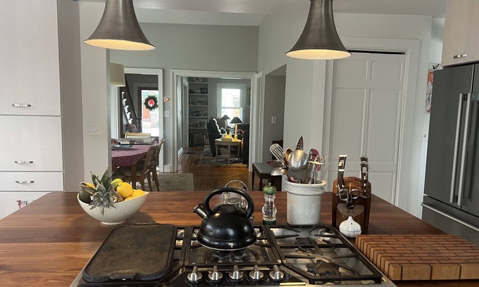Saratoga Springs House | Saratoga, Belmont historic in-town home rental. Walk to track and downtown.