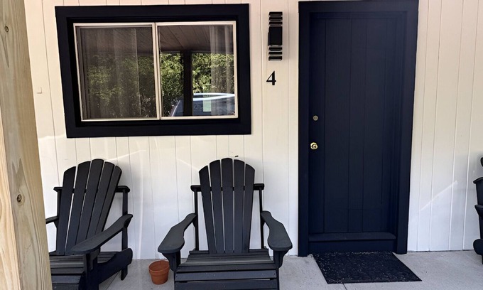 Saratoga Springs Apartment | Saratoga Garden Motel - Room 4