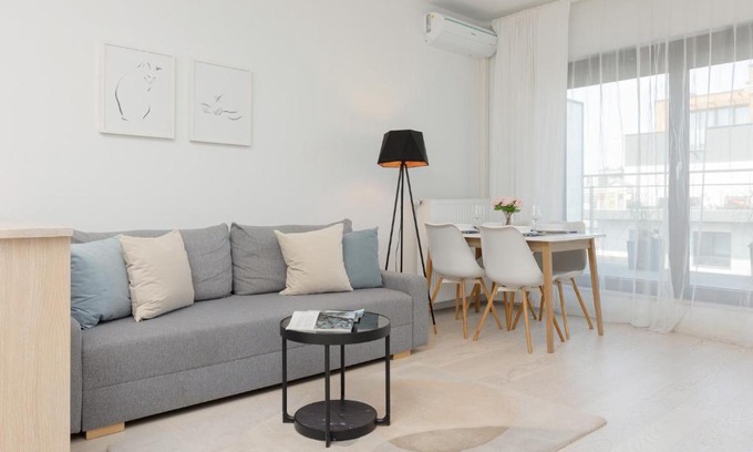Wilanow Apartment | Sarmacka Apartment with Balcony Warsaw Wilanów by Noclegi Renters