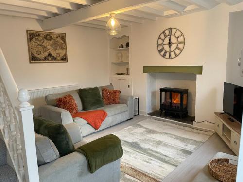 Colwyn Bay House | Sarn Y Mynach - Traditional Welsh Cottage