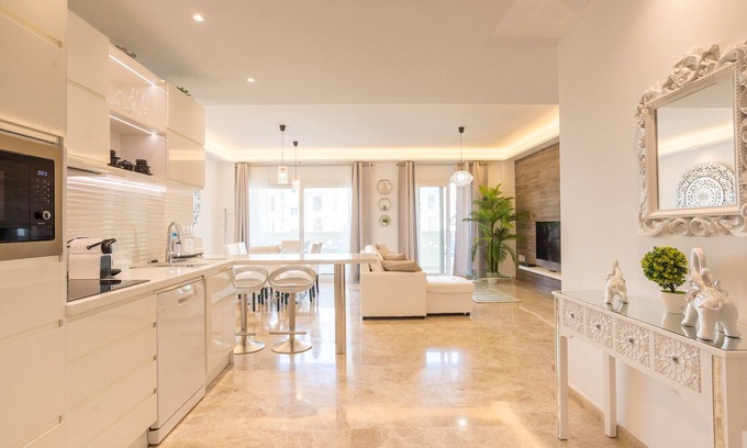 Torremolinos Apartment | SaturnoDream-4 min to the beach-Swimming pool