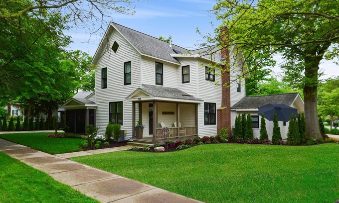 Saugatuck Villa | Saugatuck Farmhouse - Five Bedroom Villa, Sleeps 10