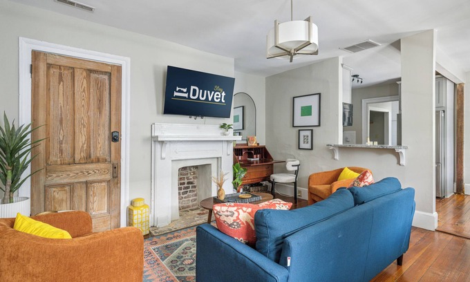 Radcliffeborough Apartment | Savor Southern History at Lewis Court (Suite B)