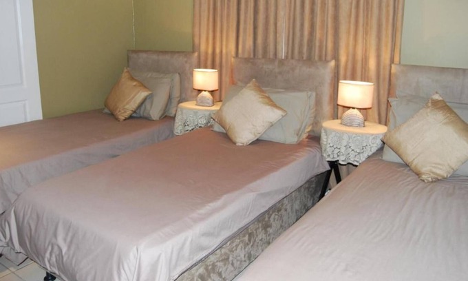 Rondebosch East Bed & Breakfast | Savoy Lodge - Budget Triple Room