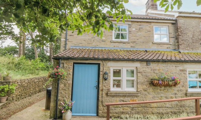 Potter Brompton Cottage | SAWDON HEIGHTS, family friendly, country holiday cottage in Sawdon