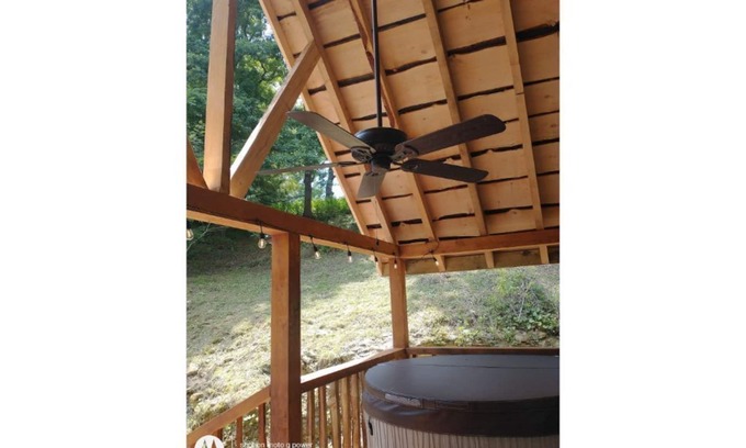 Keslers Cross Lanes Cabin | Sawmill Retreat located near Summersville Lake/Gauley River with hot tub
