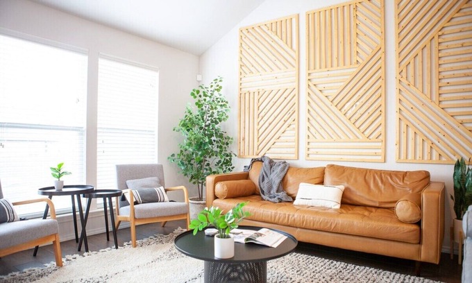 Broken Arrow House | Scandi Home by Turnpike - KING Bed, Fast WiFi