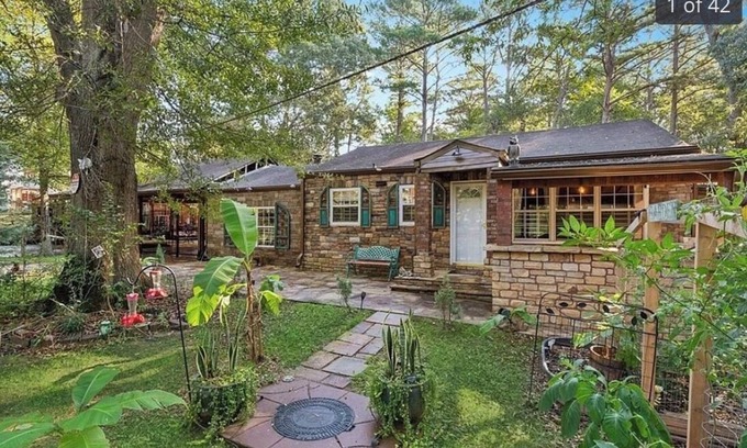 Church Street House | Scape to a Charming 3-bedroom house with AC, fitness room in awesome Riverdale