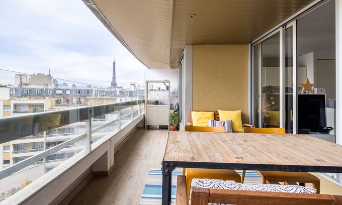 Necker Apartment | Scenes of the Eiffel Tower, by Veeve