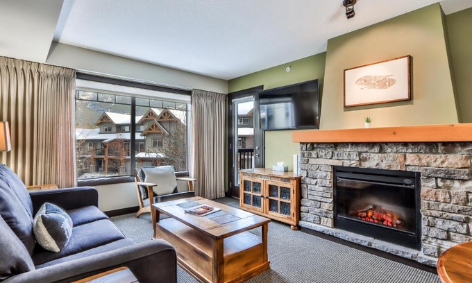 Copperstone Resort Apartment | SCENIC 1 Bedroom plus Den, PET FRIENDLY managed by Little Sister Getaways