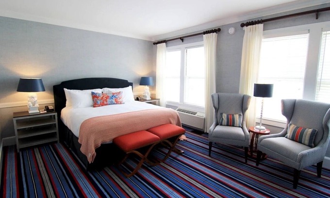 Kennebunkport Hotel | Scenic Downtown Retreat w/Complimentary Breakfast | Near Kennebunk Beach