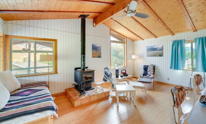 Kernville House | Scenic Kernville Getaway w/Deck & Mountain Views!