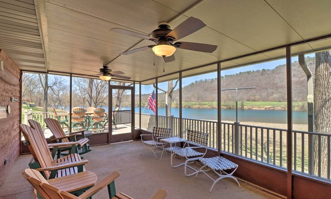 Norfork House | Scenic Riverview Getaway w/Screened Porch!