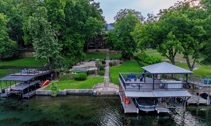 Apache Shores House | Scenic Seclusion Near Austin: 2 Luxe Suites, Designer Dining & City Access
