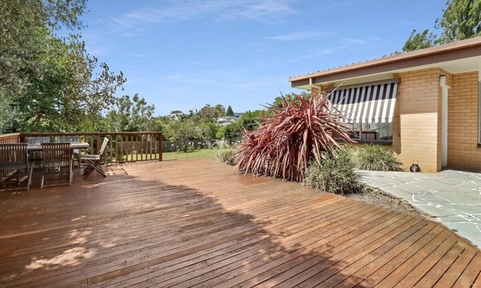 Highton House | Scenic Serenity Large Family Home in Geelong