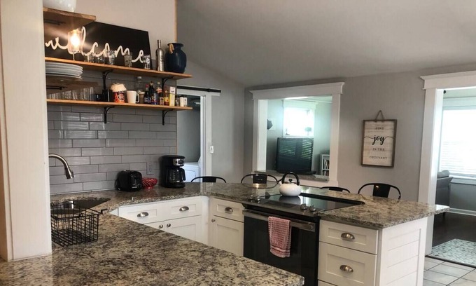 Schnitzelburg House | Schnitzelburg 3 Bedroom - Walk to bars, food!