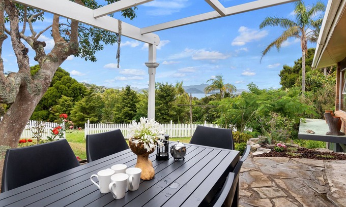 Parua Bay House | SCOTT HOUSE - TAMATERAU HOLIDAY HOME in Abel Tasman National Park