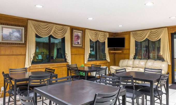 Balch Springs Hotel | Scottish Inns & Suites