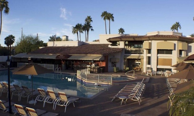 Arcadia Condo | Scottsdale Cozy 2BR Condo with Outdoor Fireplace
