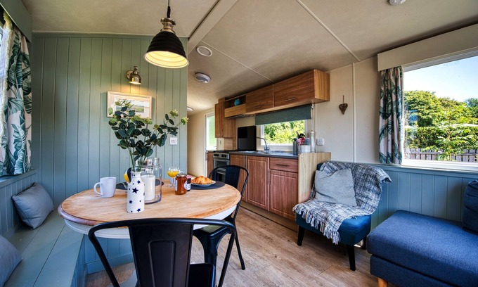 Hartland House | Scrumpy Duck, with private garden, sleeps 6 in coastal village