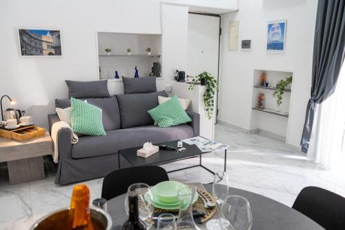 Historical Center Apartment | Scugnizzo Apartment SMART