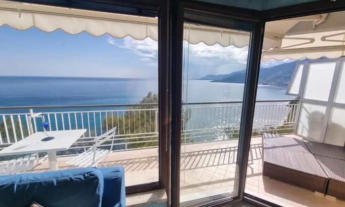 Ventimiglia Apartment | Sea and Monaco Charme view on the beach