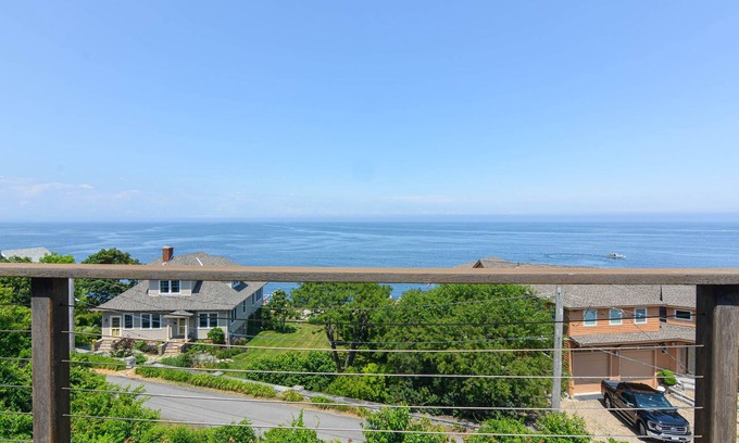 Gloucester House | Sea for Miles: Ocean Views in Lanesville