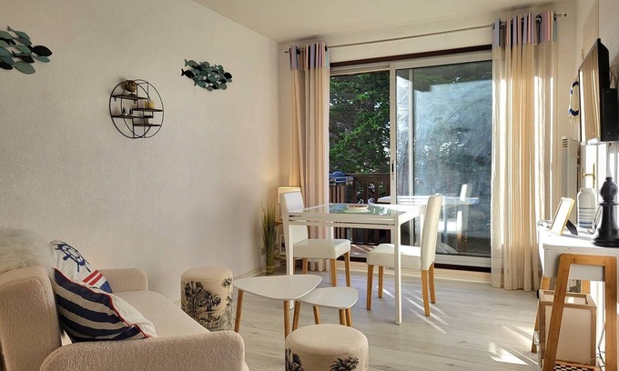 Merville-Franceville-Plage Apartment | Sea-View Studio with Balcony, Private Parking & Bikes - Sleeps 4