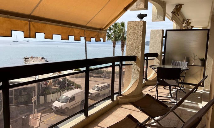 Juan-les-Pins Apartment | Sea front apartment in the center of Juan les Pins with underground parking